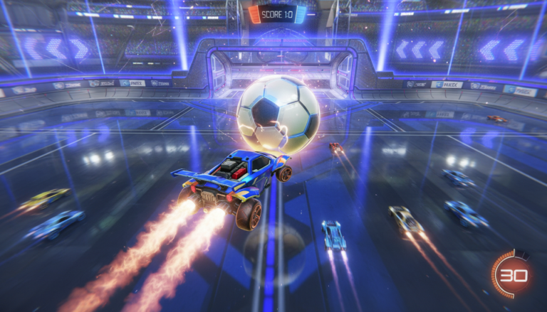 Carro de Rocket League voando para chutar a bola em partida multiplayer de PC