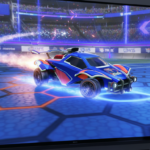 Carro de Rocket League em alta velocidade em um estádio do PS5, com gráficos 4K e 120 FPS